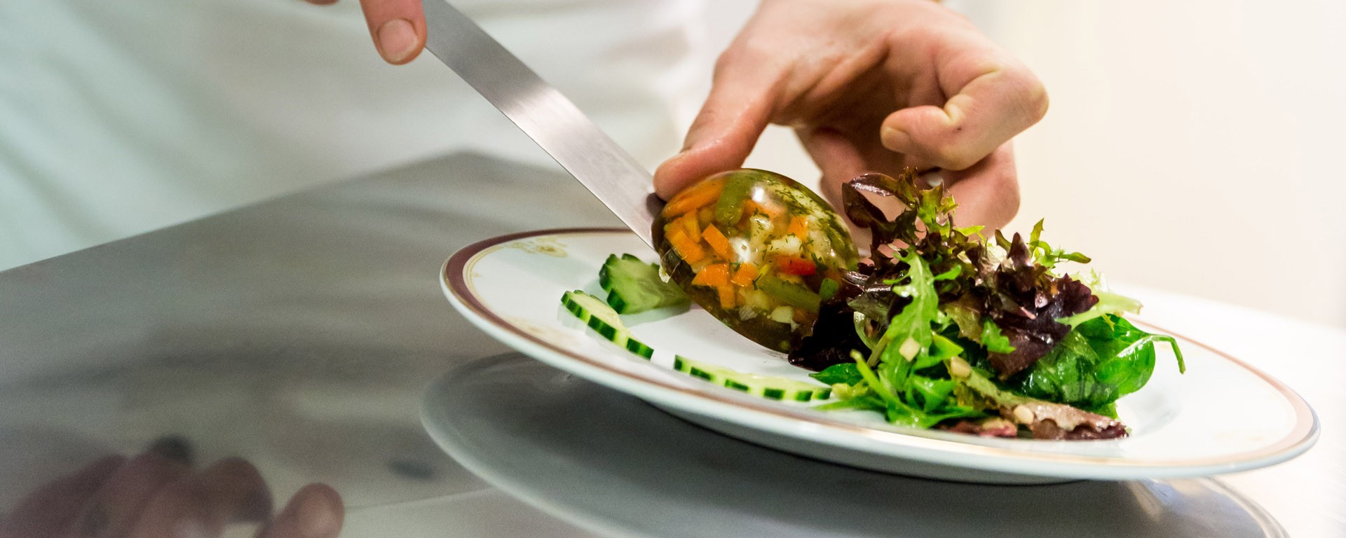 Une brigade créative pour régaler les convives de recettes sans cesse renouvelées.